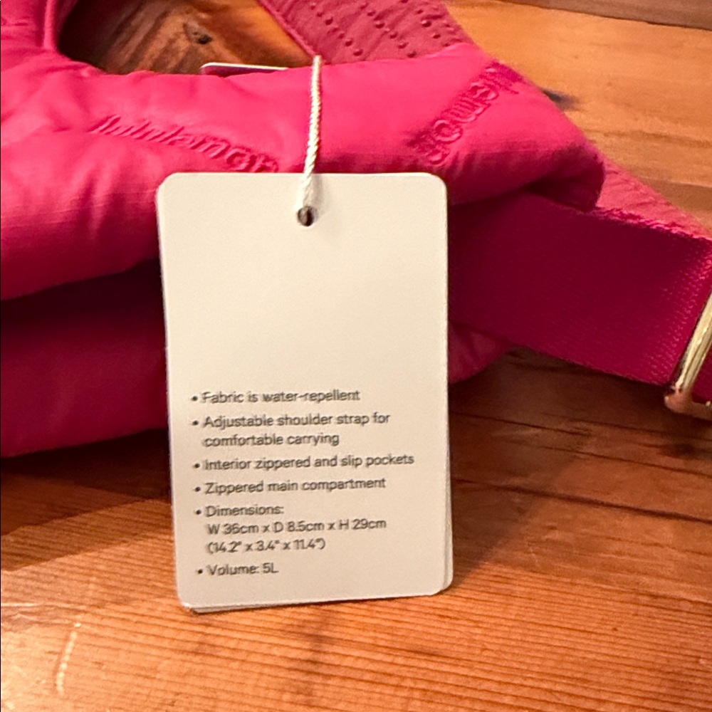 Lululemon Athletica Vibrant Pink Berry Quilted puffer Shoulder Bag NEW - Picture 6 of 7